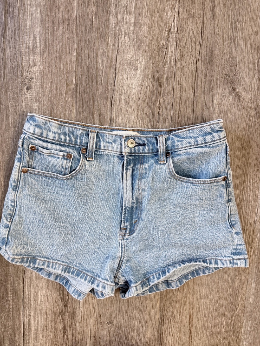 ABERCROMBIE The Mom Short High Rise
